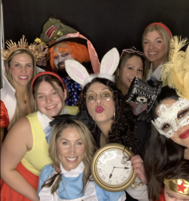 Top 5 Reasons to Rent a Photo Booth for Your New Year’s Party